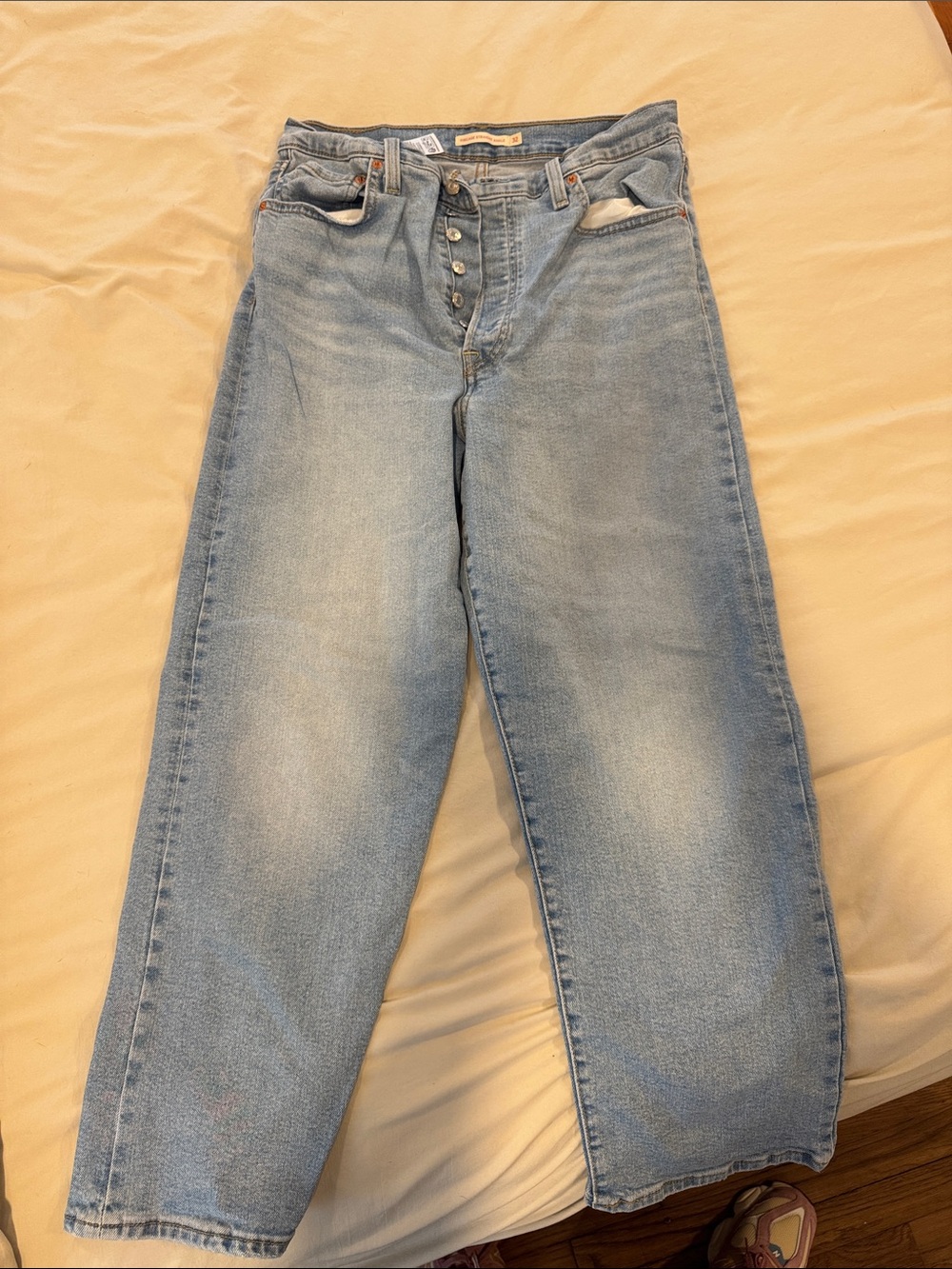 Levi women’s rib cage straight ankle Jeans - Classic Straight Fit